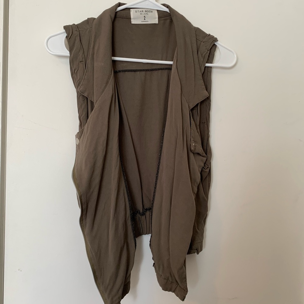 3/$15 Star Room Sleeveless Top in a Military Color